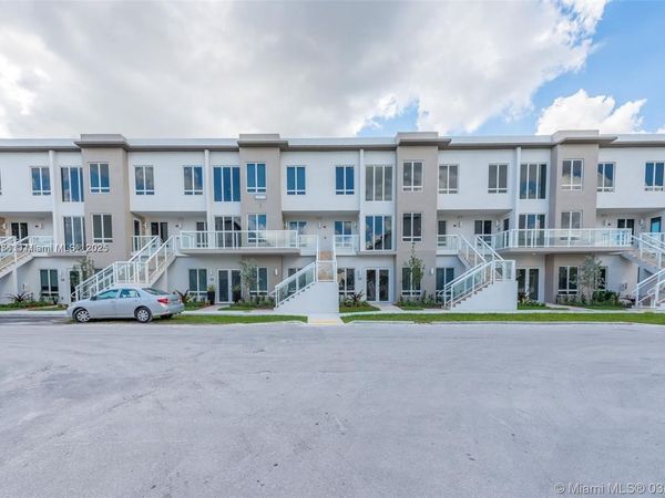 6310 NW 103rd Pl, Unit 104, Doral, FL 33178