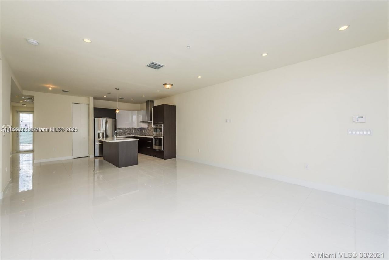 6310 NW 103rd Pl, Unit 104, Doral, FL 33178 Photo