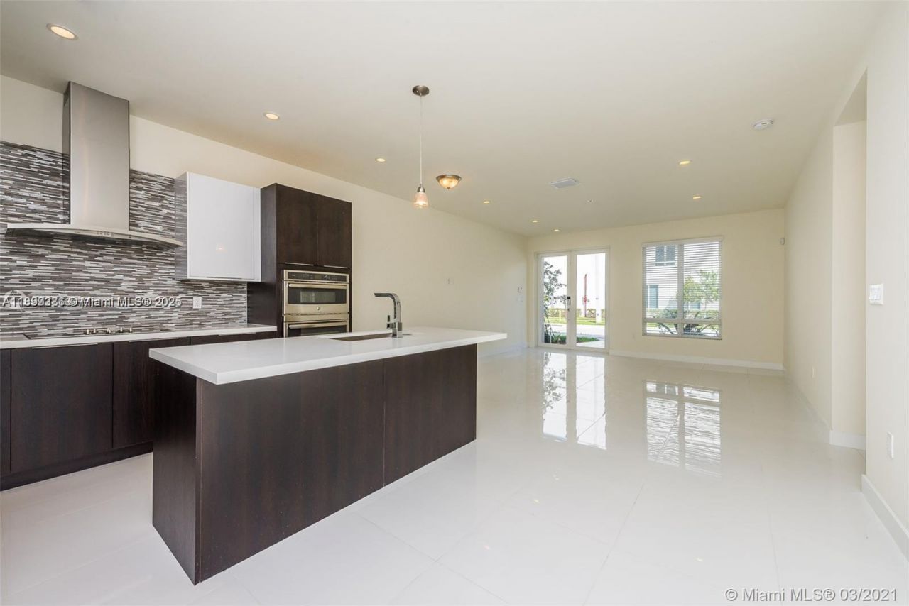 6310 NW 103rd Pl, Unit 104, Doral, FL 33178 Photo