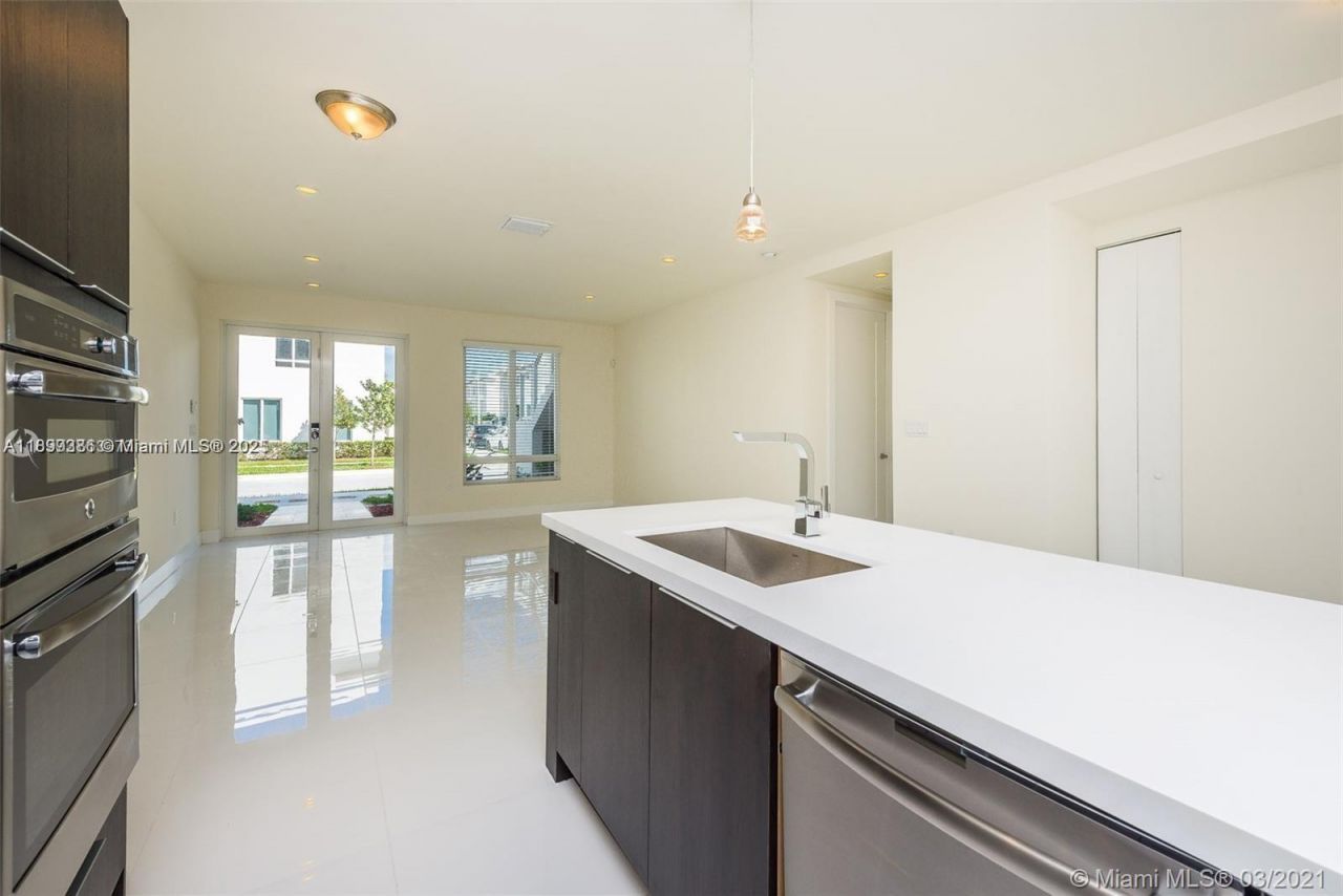 6310 NW 103rd Pl, Unit 104, Doral, FL 33178 Photo