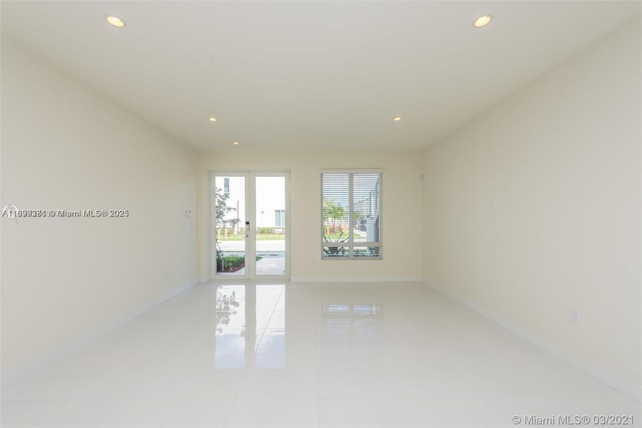 6310 NW 103rd Pl, Unit 104, Doral, FL 33178 Photo