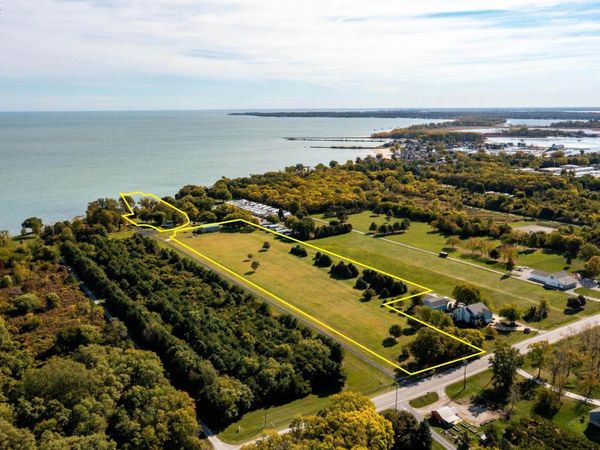 3621 NE Catawba Road, Port Clinton, OH 43452