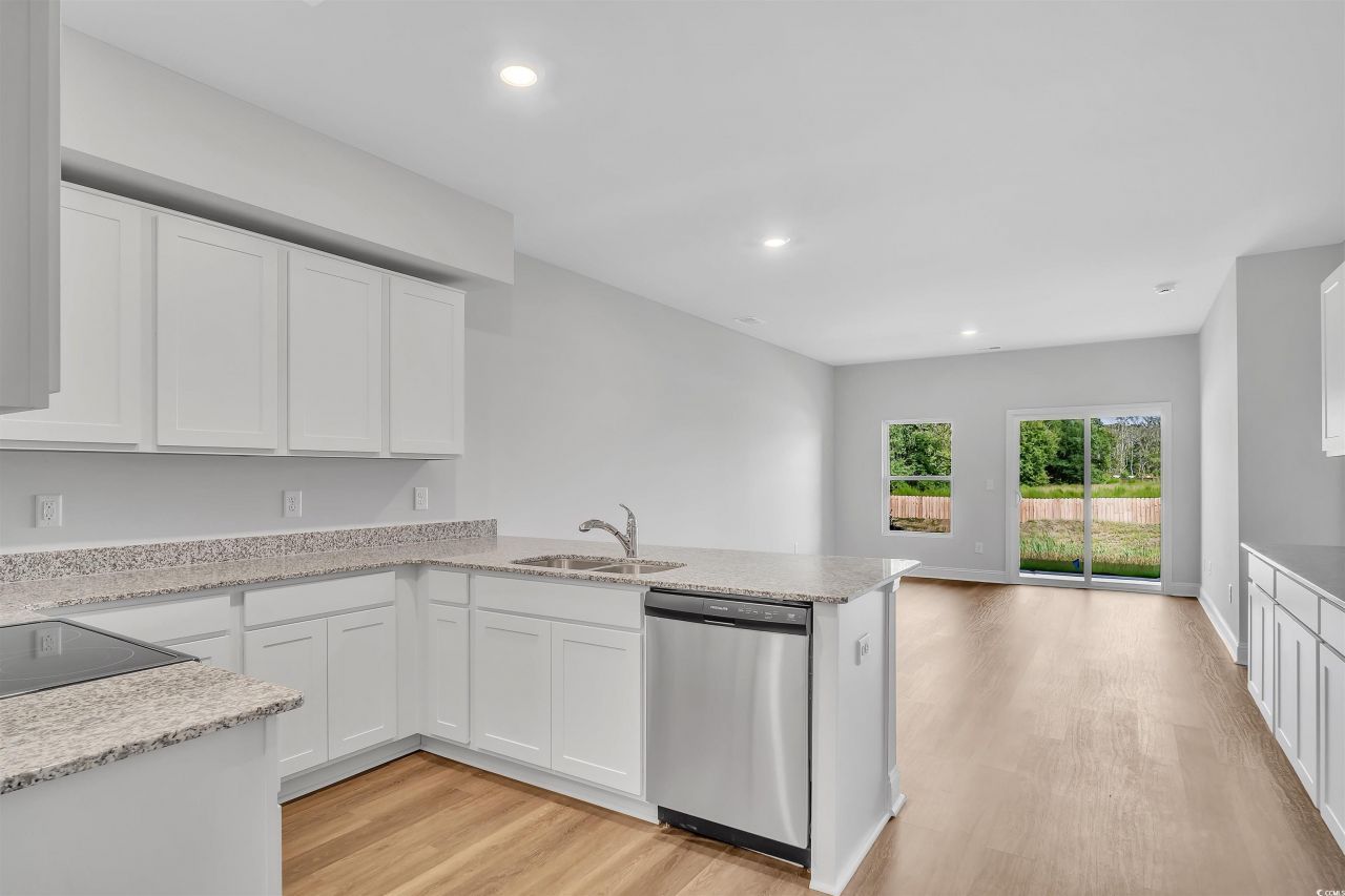 347 Sandridgebury Dr. Photo 8