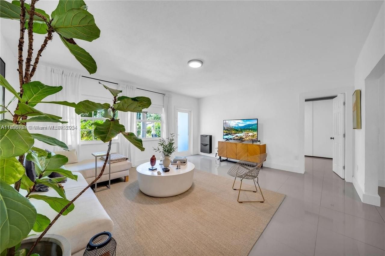 555 NE 127th St, North Miami, FL 33161 Photo