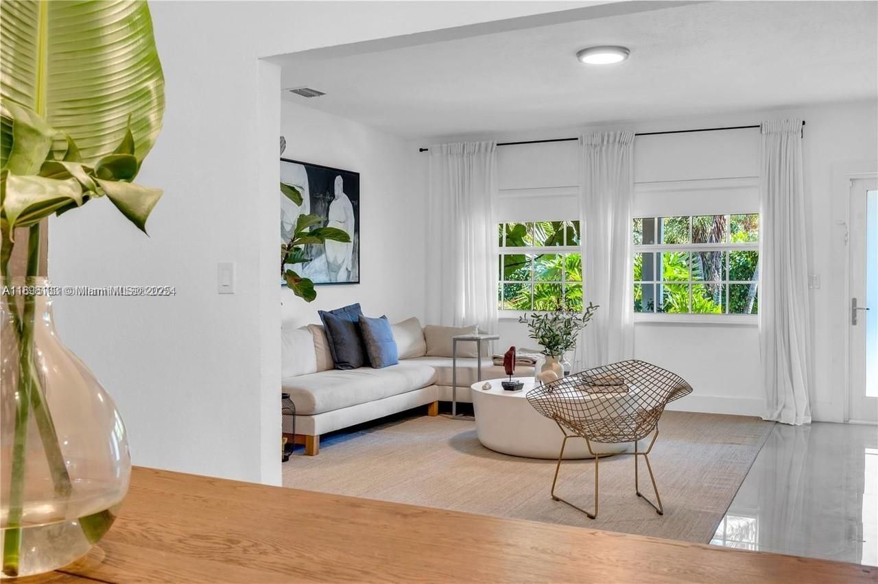 555 NE 127th St, North Miami, FL 33161 Photo