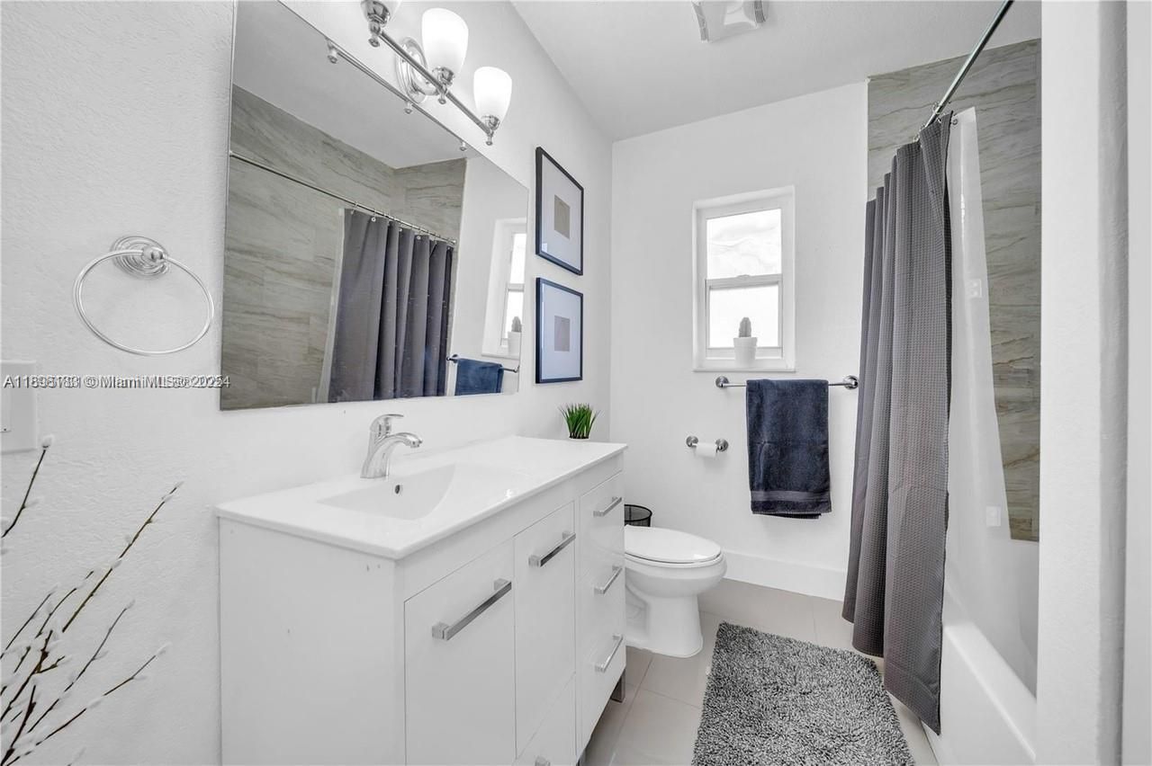 555 NE 127th St, North Miami, FL 33161 Photo