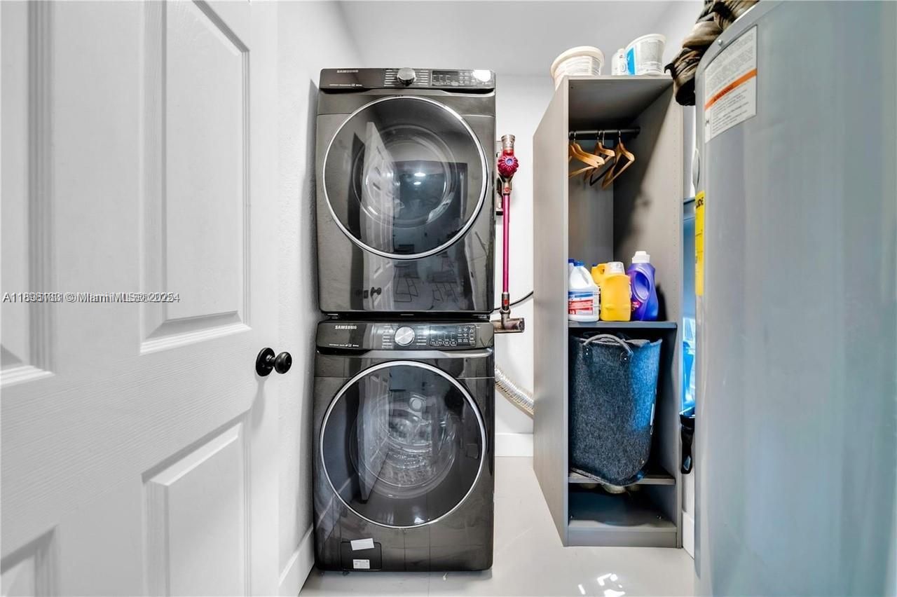 555 NE 127th St, North Miami, FL 33161 Photo