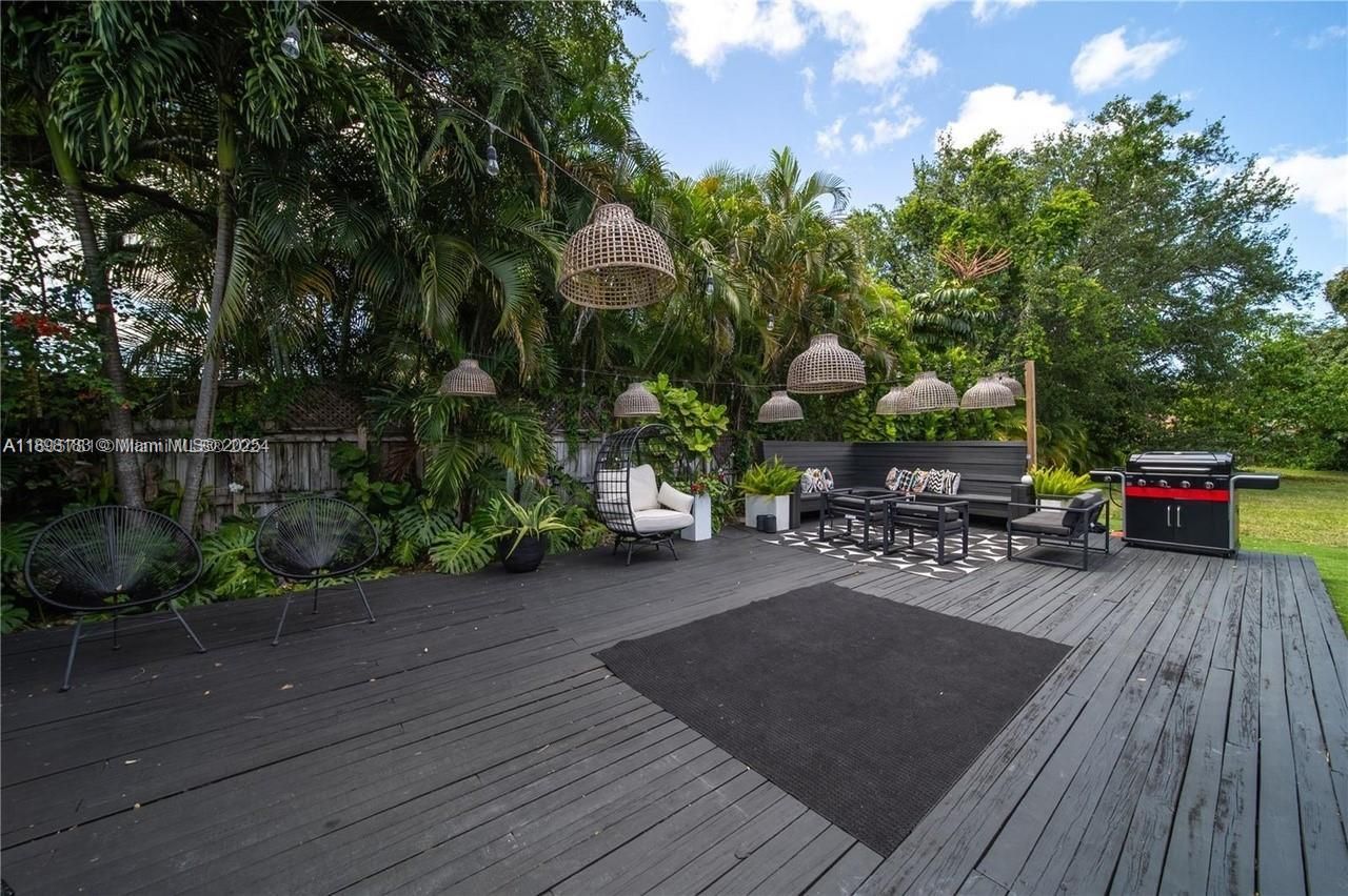 555 NE 127th St, North Miami, FL 33161 Photo