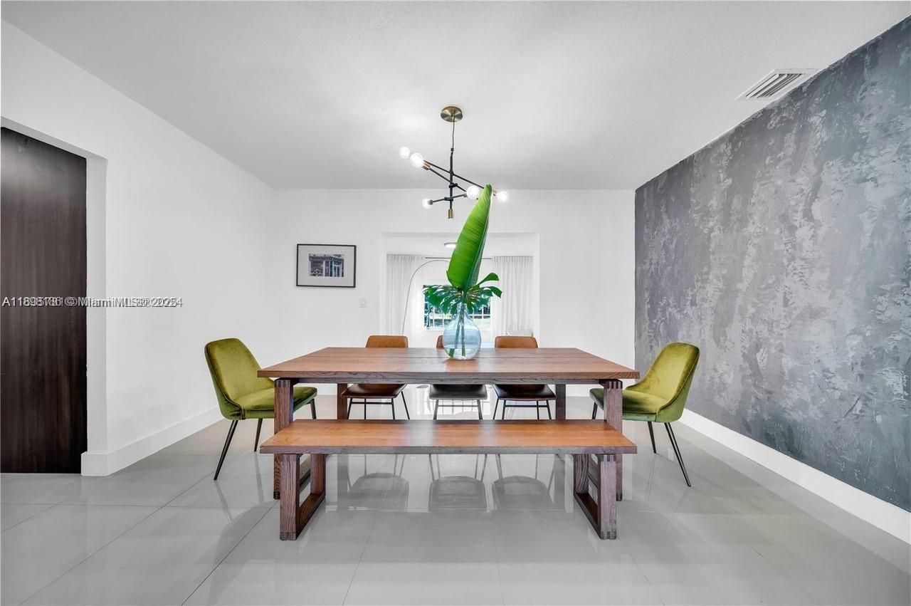 555 NE 127th Street, North Miami, FL 33161 Photo