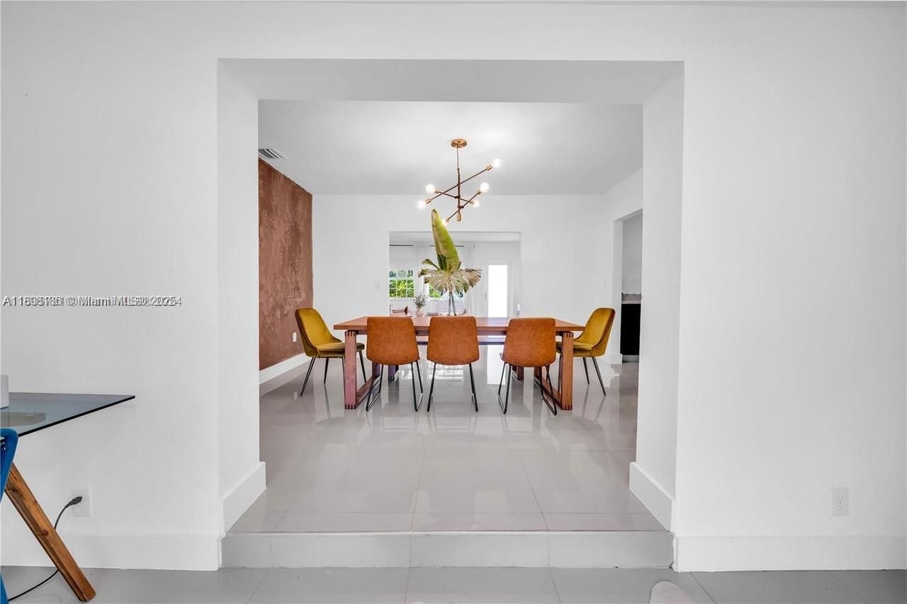 555 NE 127th Street, North Miami, FL 33161 Photo