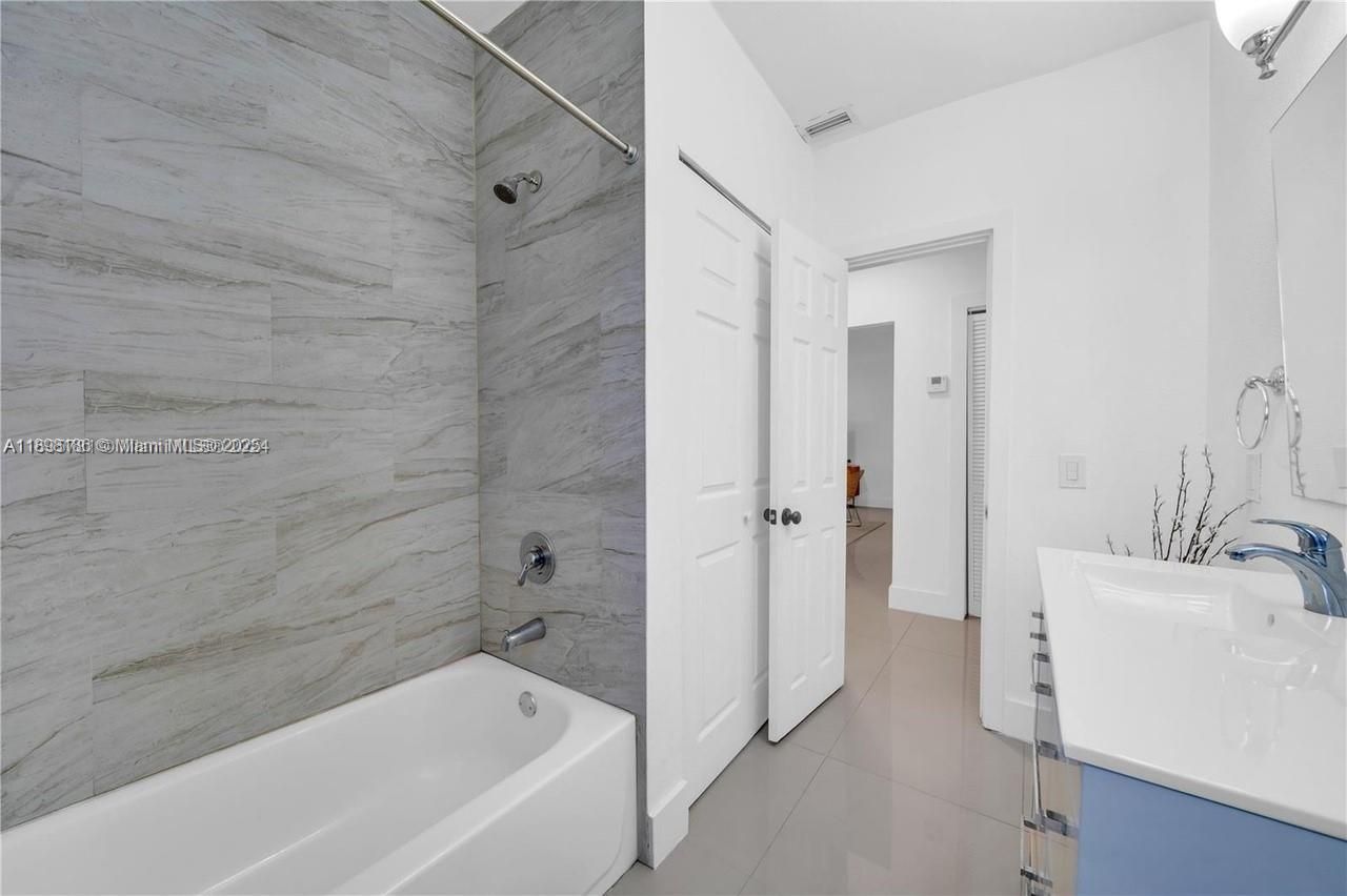 555 NE 127th Street, North Miami, FL 33161 Photo