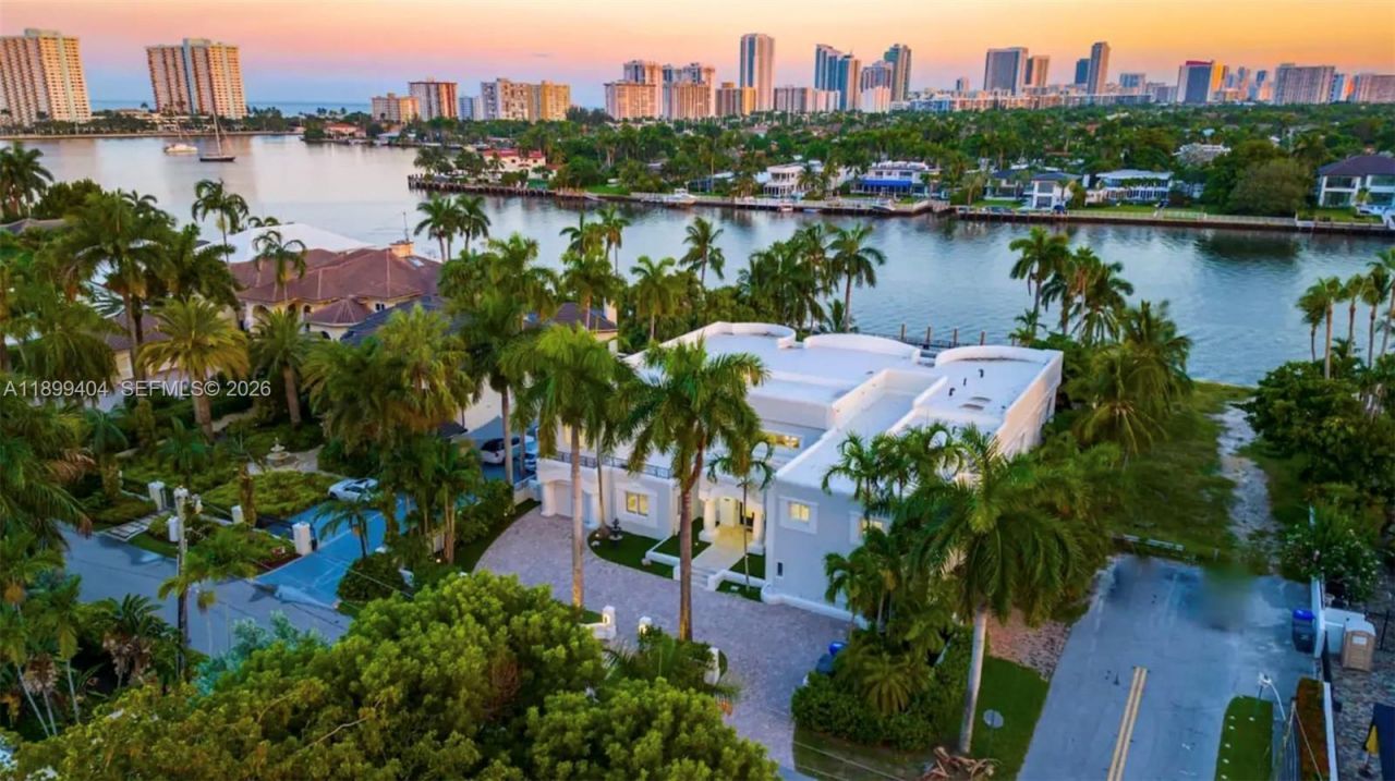 929 N Southlake Dr, Hollywood, FL 33019 Photo