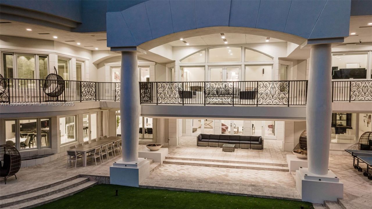 929 N Southlake Dr, Hollywood, FL 33019 Photo