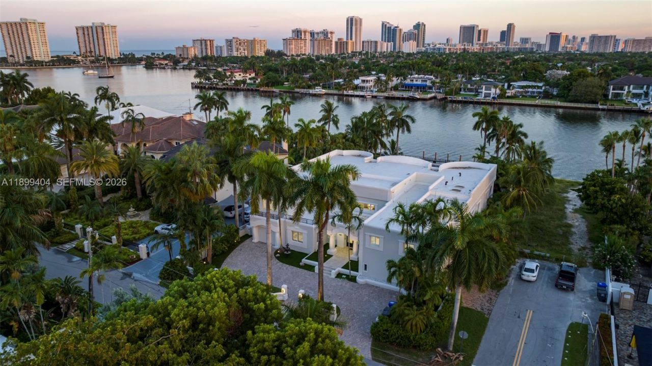 929 N Southlake Dr, Hollywood, FL 33019 Photo