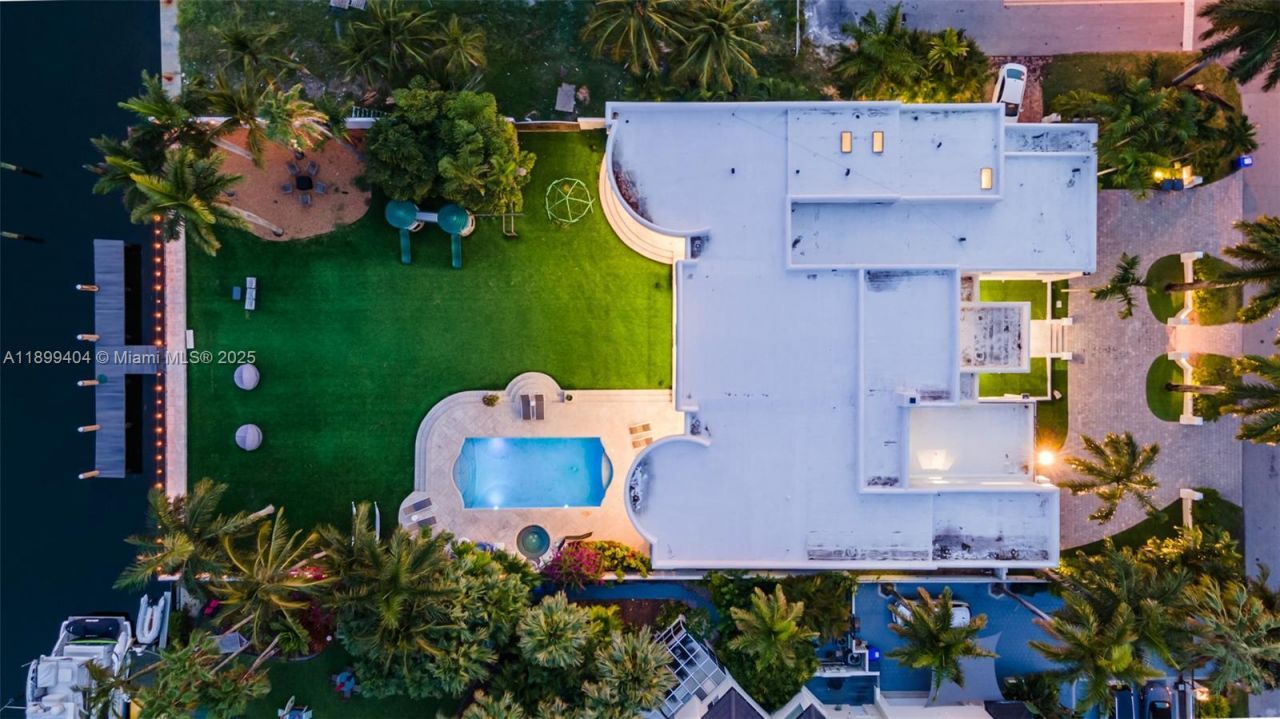 929 N Southlake Dr, Hollywood, FL 33019 Photo