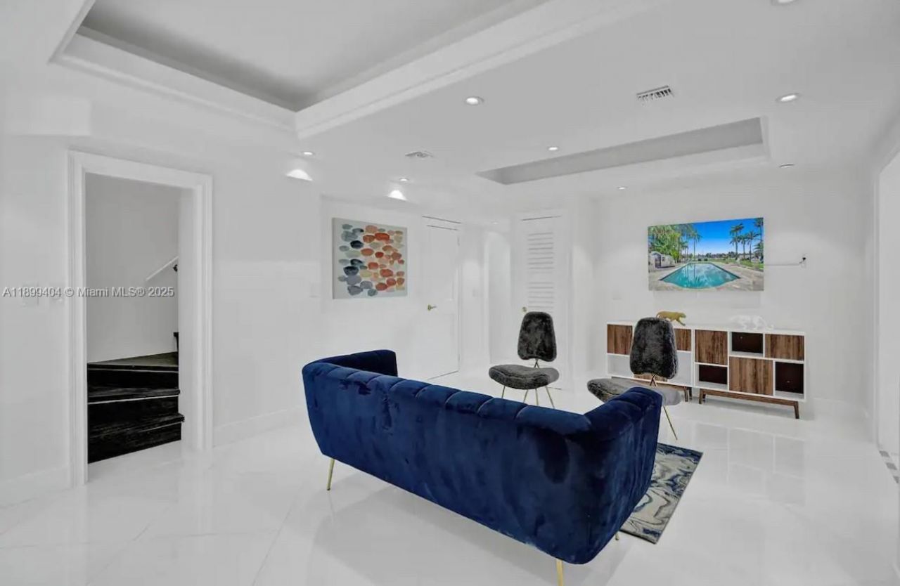 929 N Southlake Dr, Hollywood, FL 33019 Photo