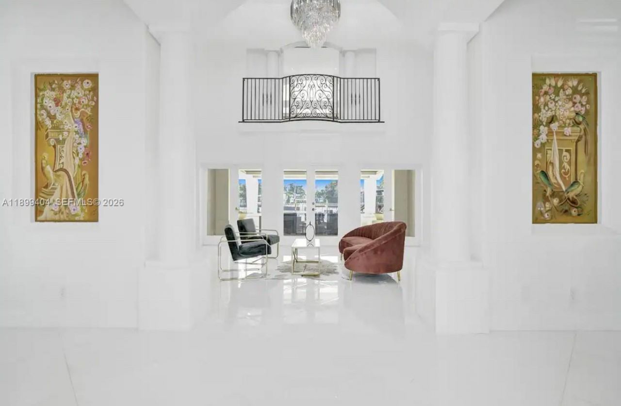 929 N Southlake Dr, Hollywood, FL 33019 Photo