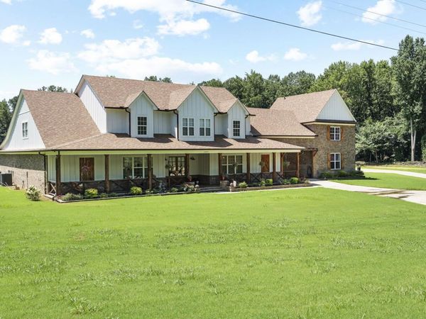 12097 OLD BYHALIA RD, Byhalia, MS 38611