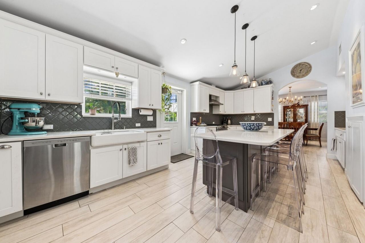 310 Almeria Road, West Palm Beach, FL 33405 Photo