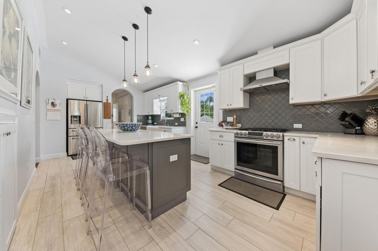 310 Almeria Road, West Palm Beach, FL 33405 Photo