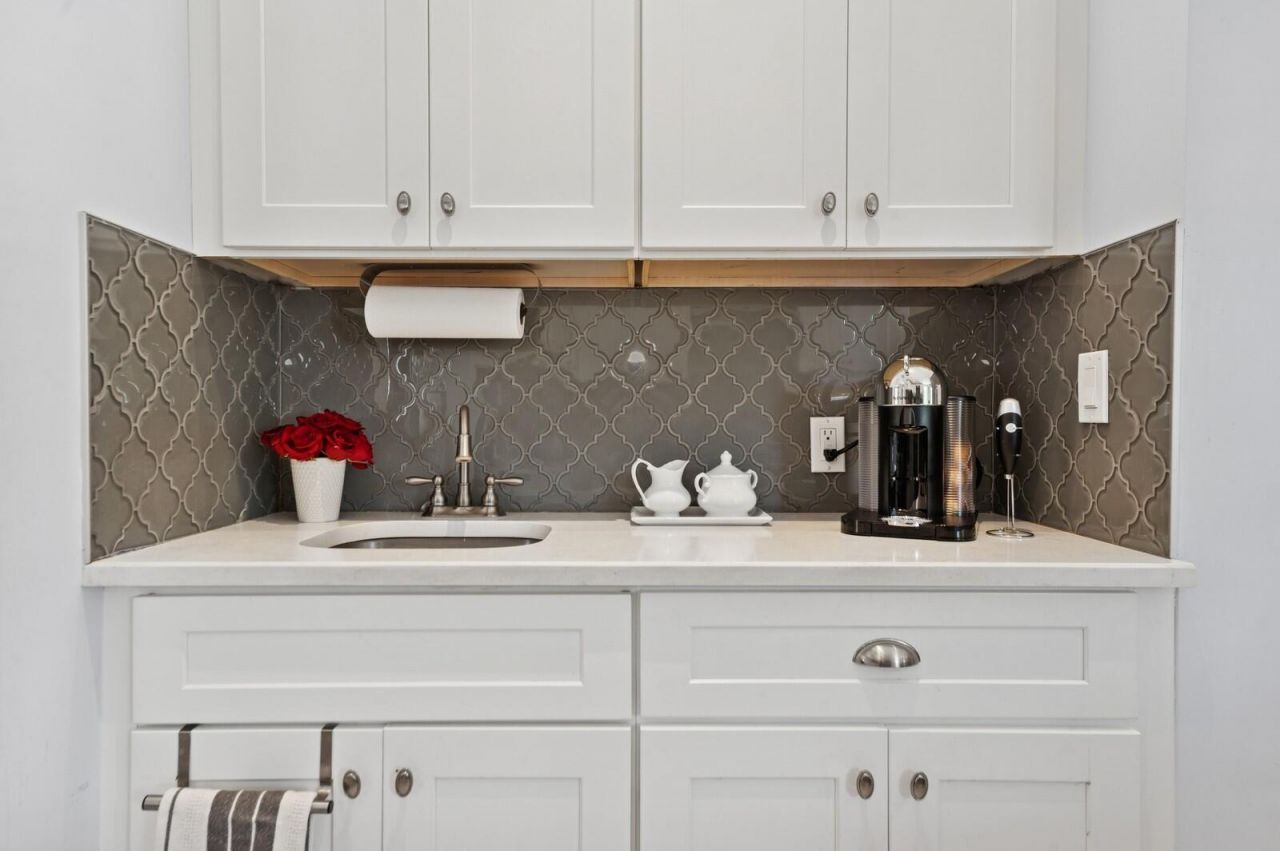 310 Almeria Road, West Palm Beach, FL 33405 Photo