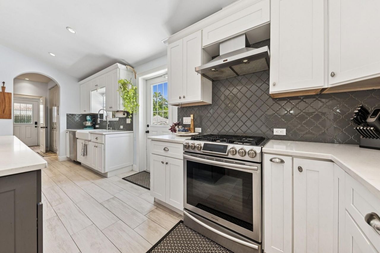 310 Almeria Road, West Palm Beach, FL 33405 Photo