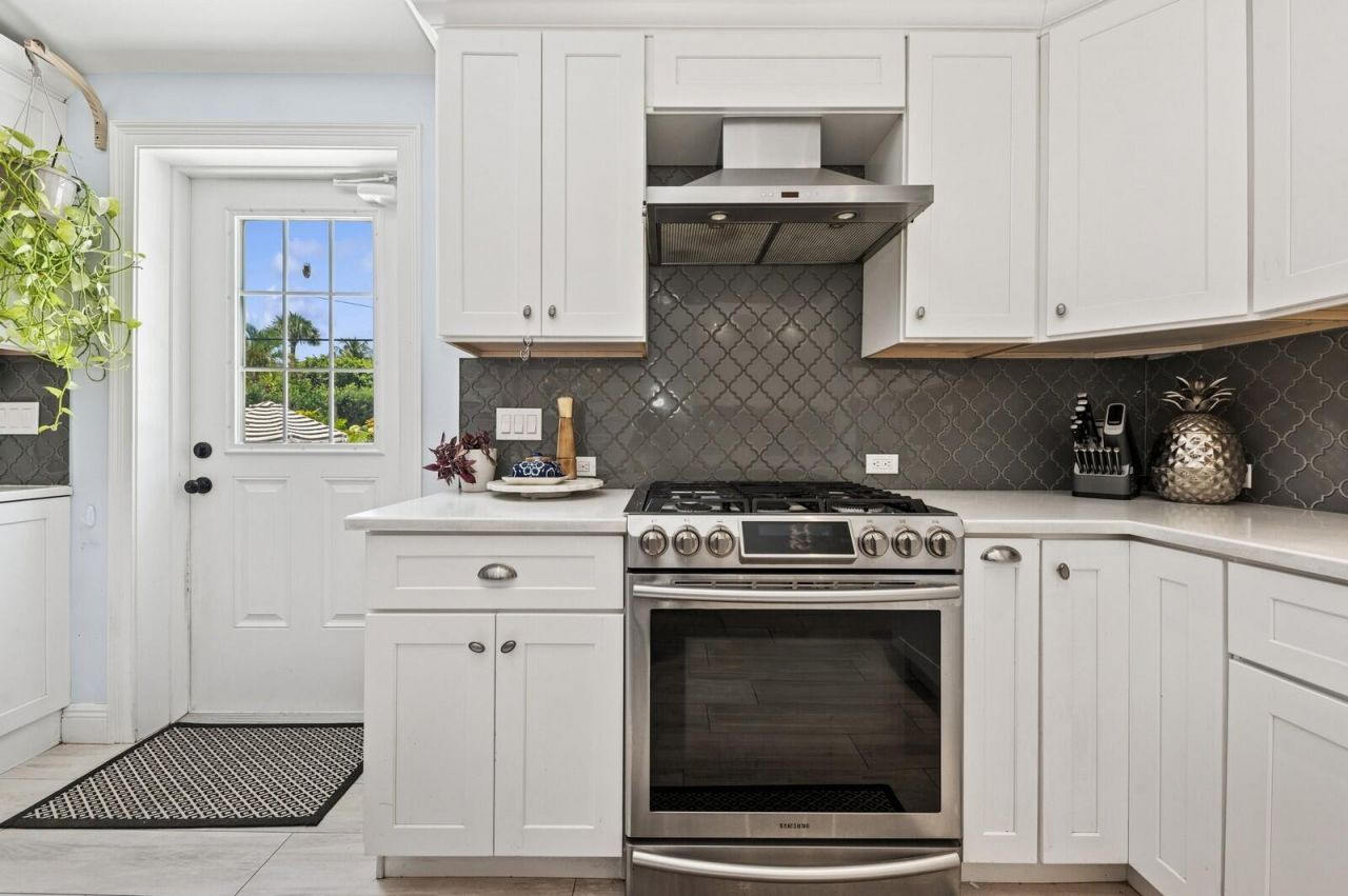 310 Almeria Road, West Palm Beach, FL 33405 Photo