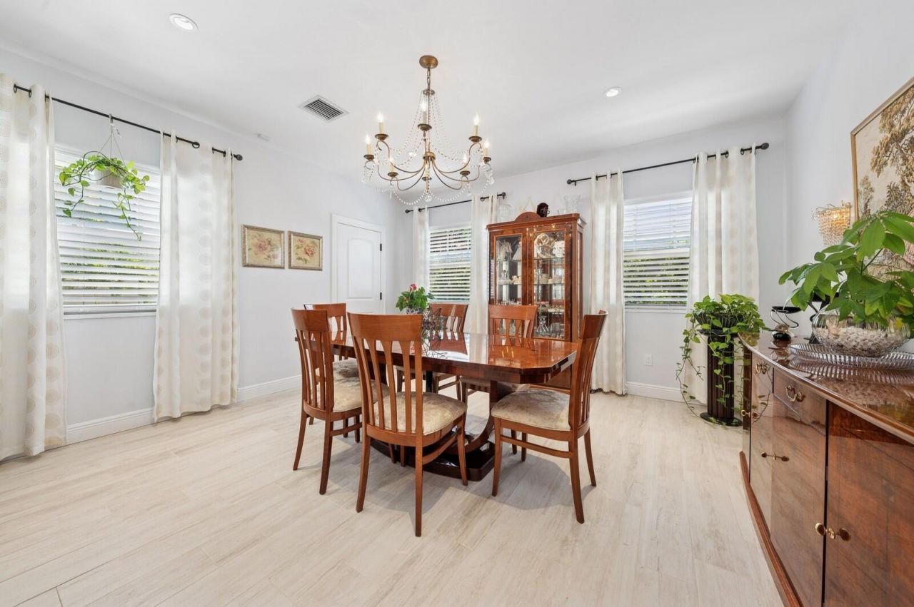 310 Almeria Road, West Palm Beach, FL 33405 Photo