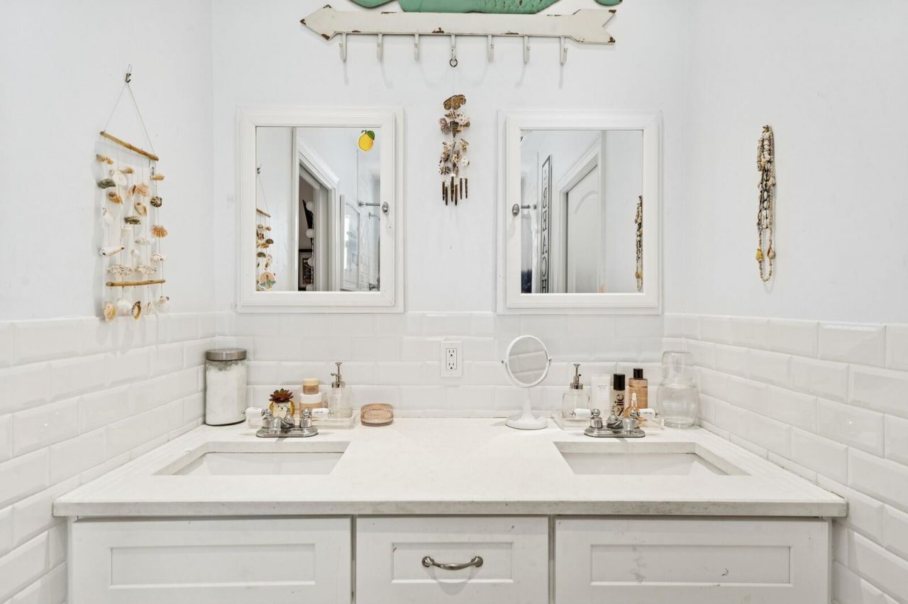 310 Almeria Road, West Palm Beach, FL 33405 Photo