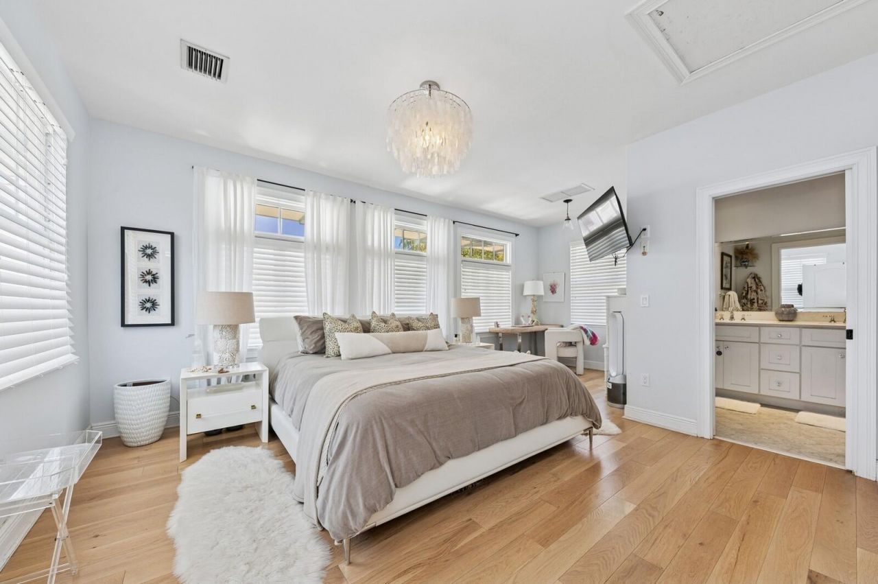 310 Almeria Road, West Palm Beach, FL 33405 Photo