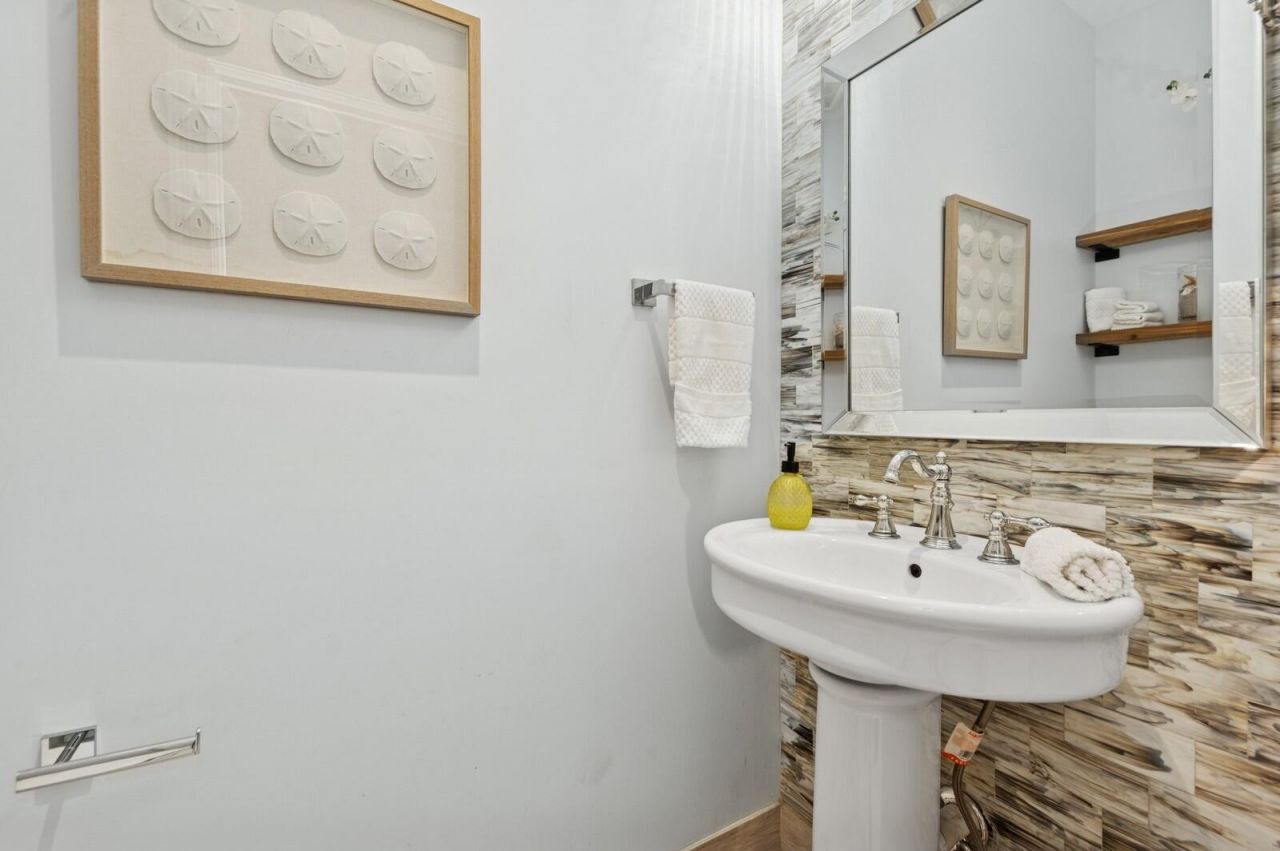 310 Almeria Road, West Palm Beach, FL 33405 Photo