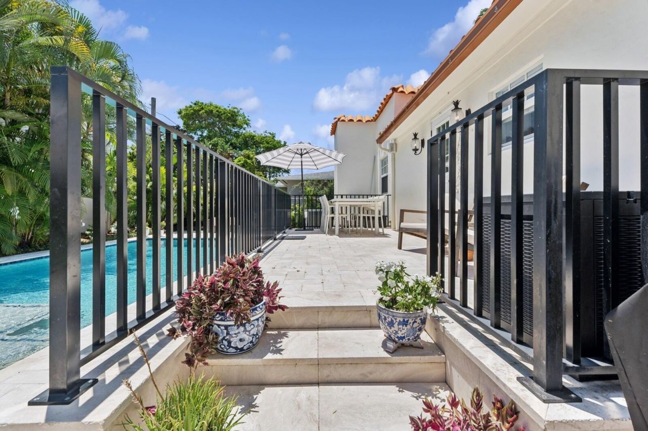 310 Almeria Road, West Palm Beach, FL 33405 Photo