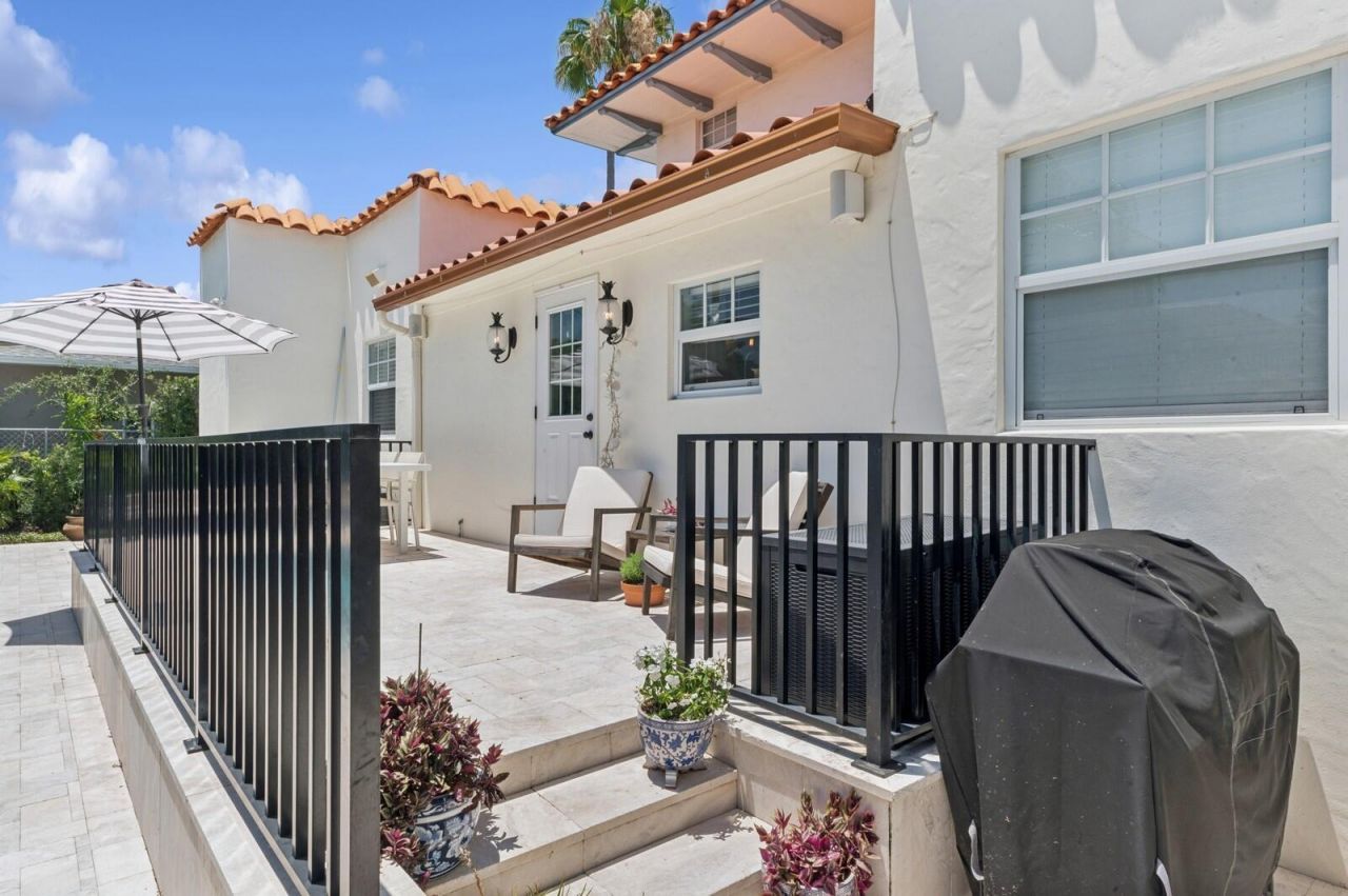 310 Almeria Road, West Palm Beach, FL 33405 Photo