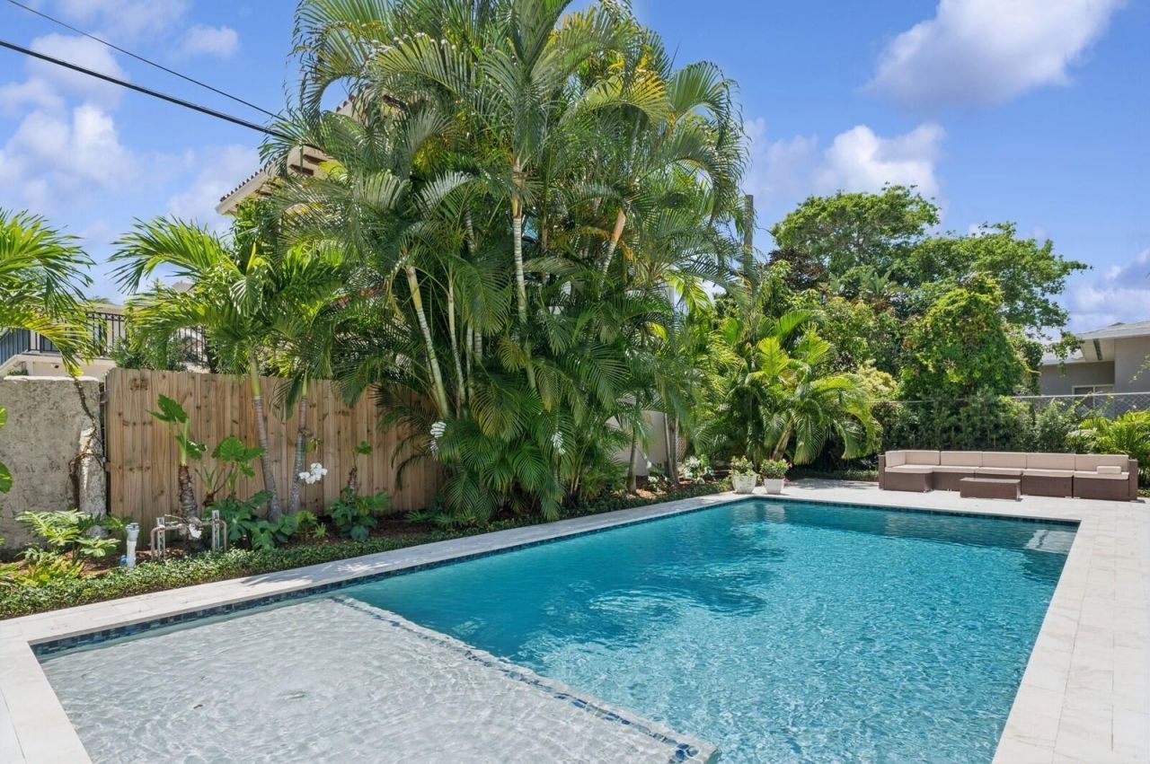 310 Almeria Road, West Palm Beach, FL 33405 Photo