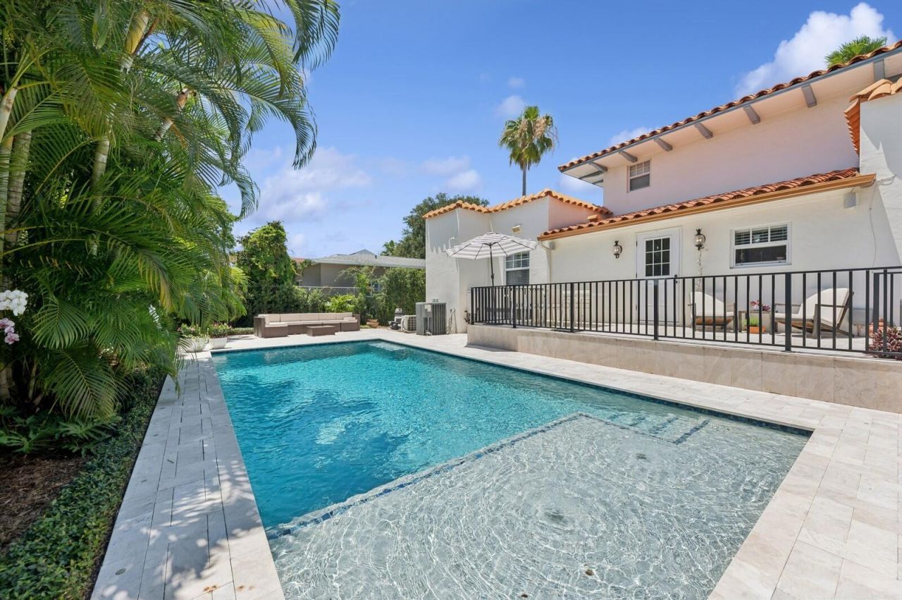 310 Almeria Road, West Palm Beach, FL 33405 Photo