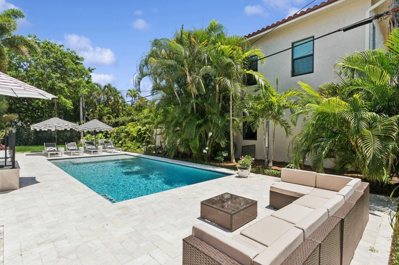 310 Almeria Road, West Palm Beach, FL 33405 Photo