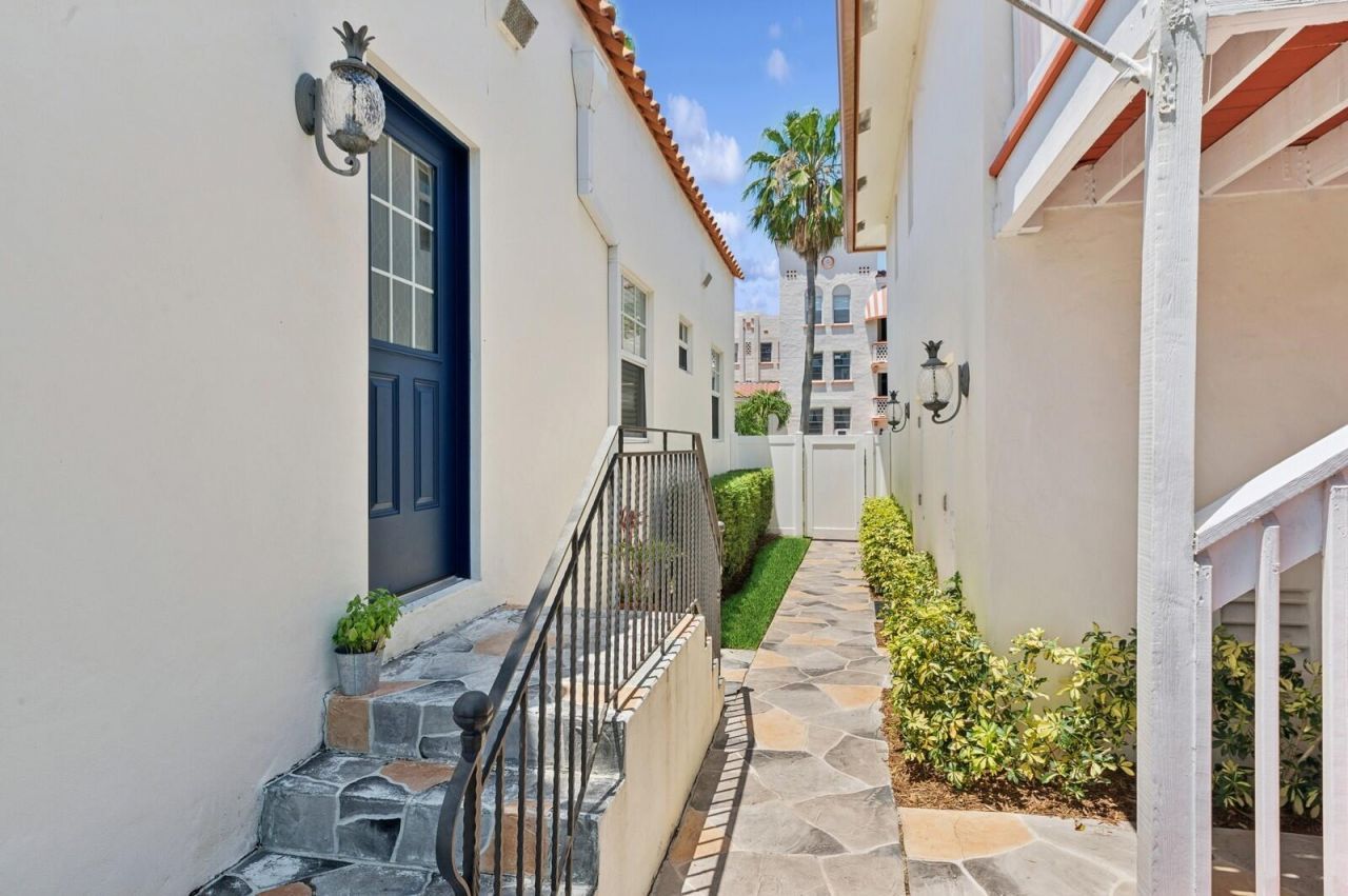 310 Almeria Road, West Palm Beach, FL 33405 Photo