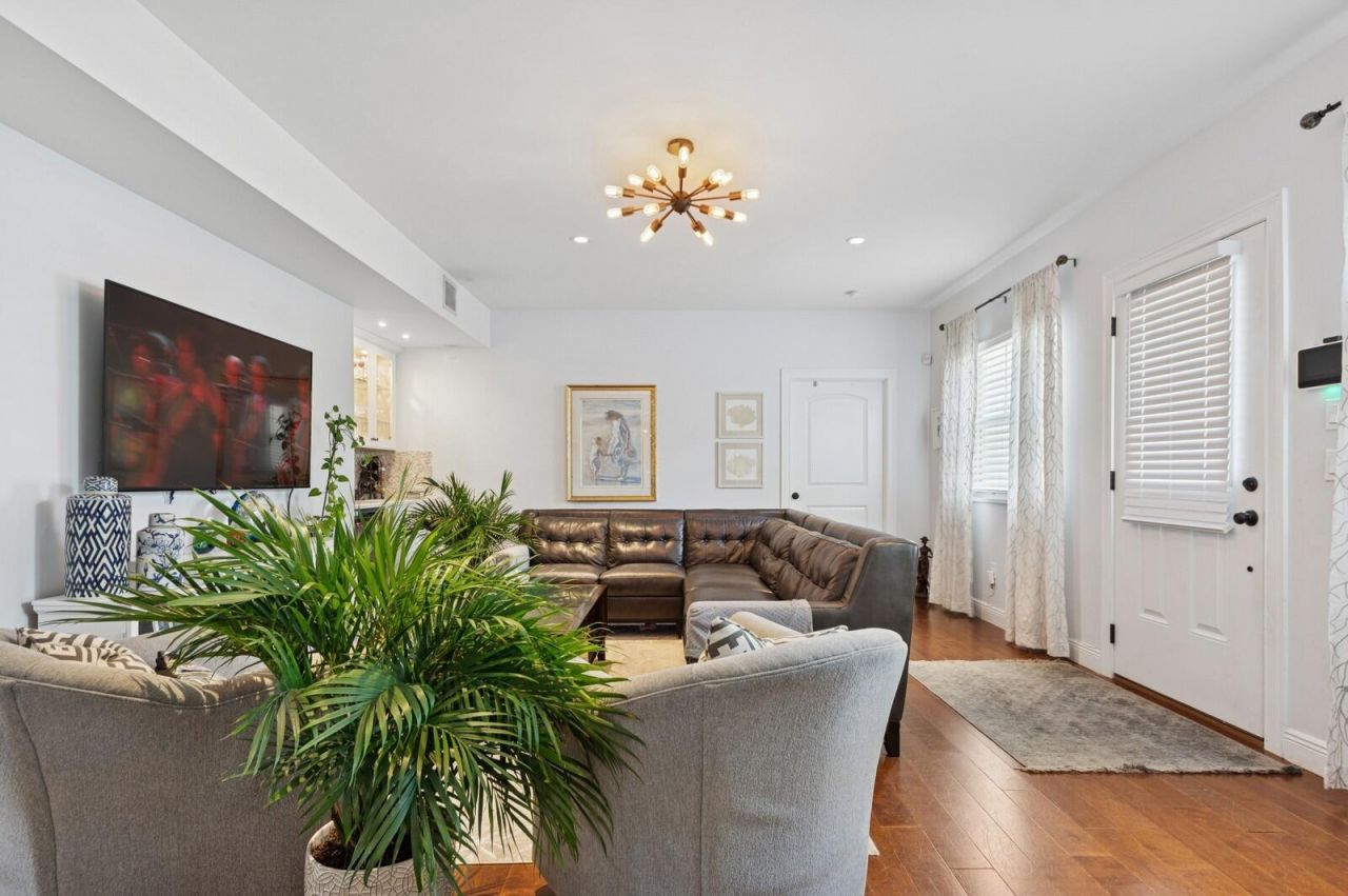 310 Almeria Road, West Palm Beach, FL 33405 Photo