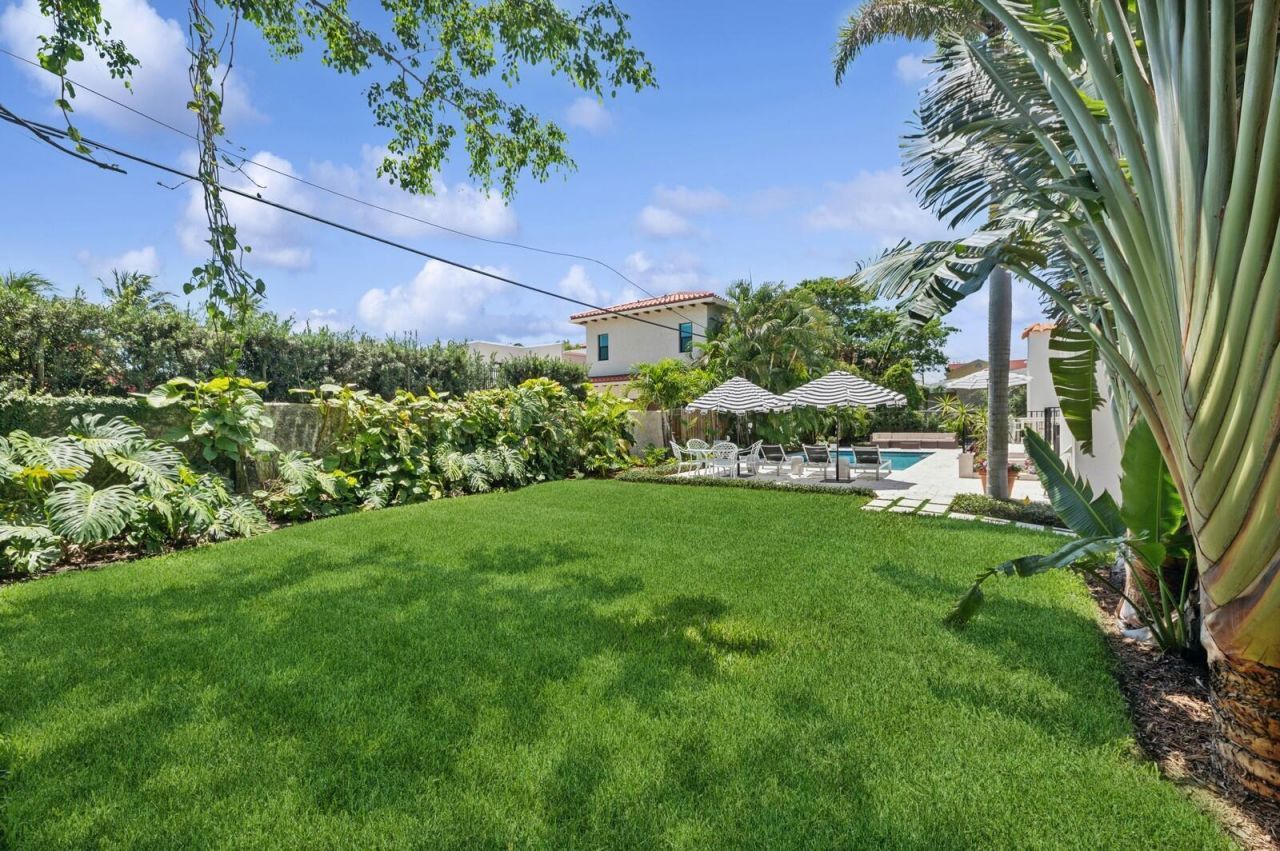 310 Almeria Road, West Palm Beach, FL 33405 Photo