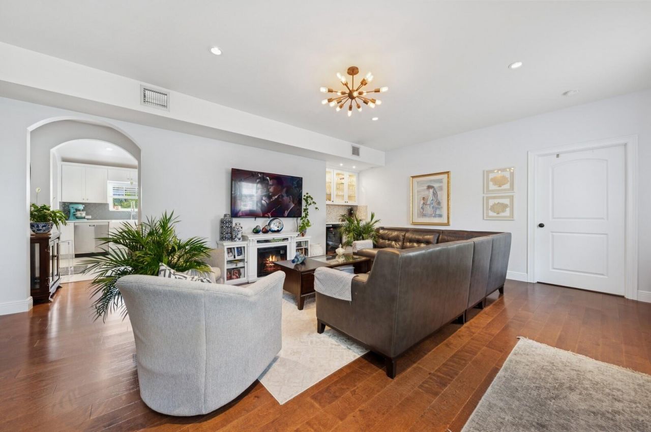 310 Almeria Road, West Palm Beach, FL 33405 Photo