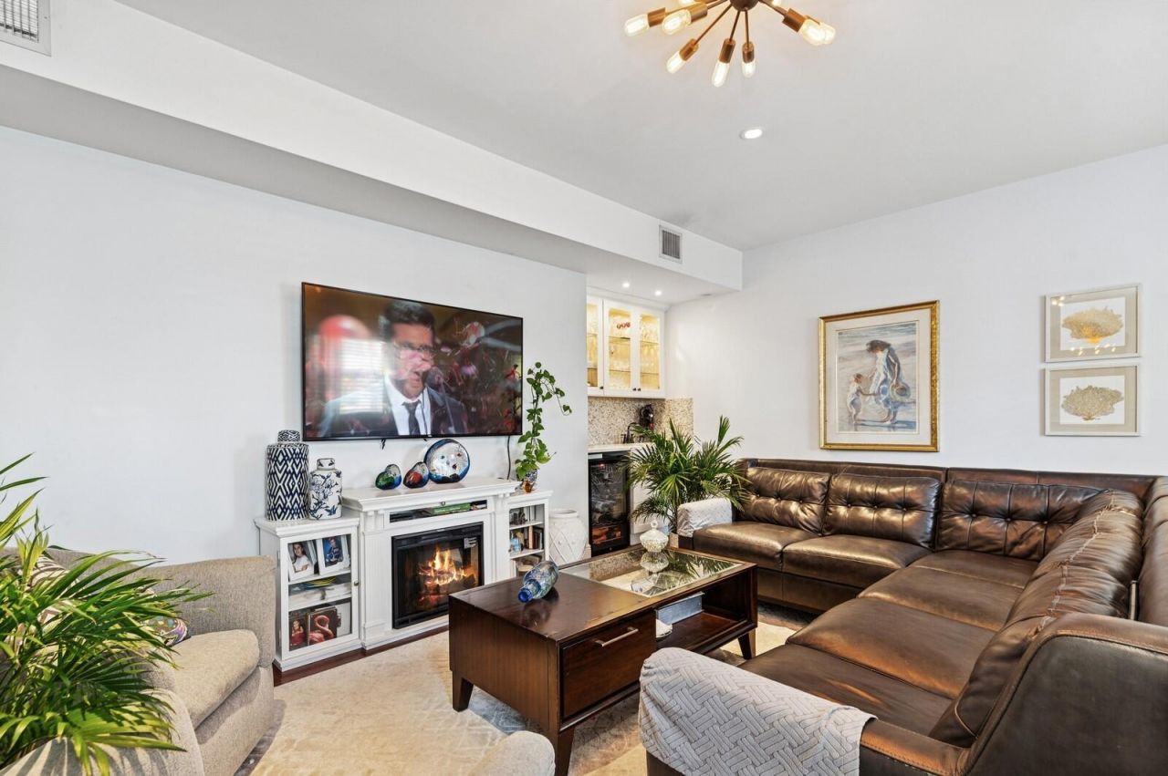 310 Almeria Road, West Palm Beach, FL 33405 Photo