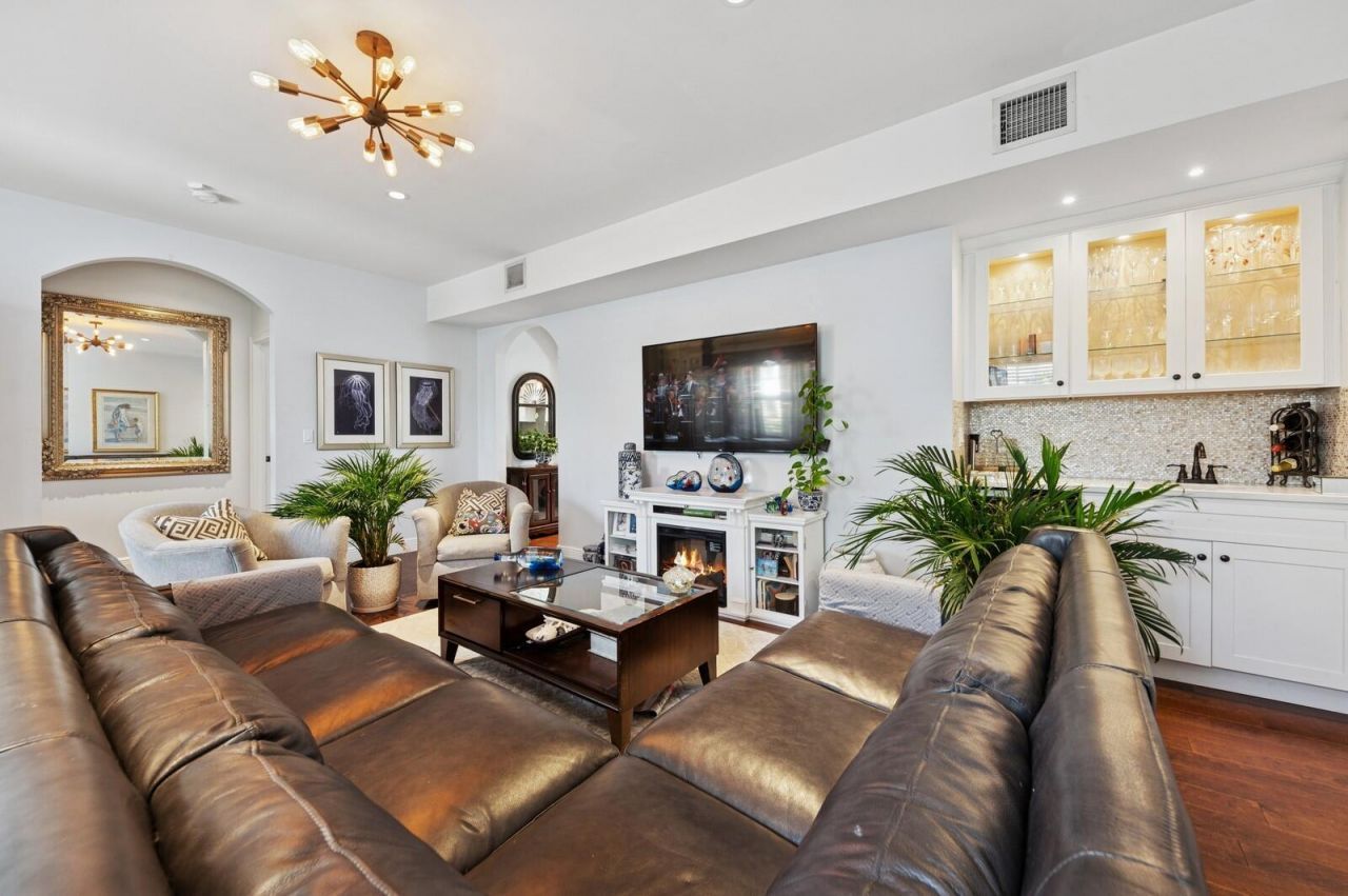 310 Almeria Road, West Palm Beach, FL 33405 Photo