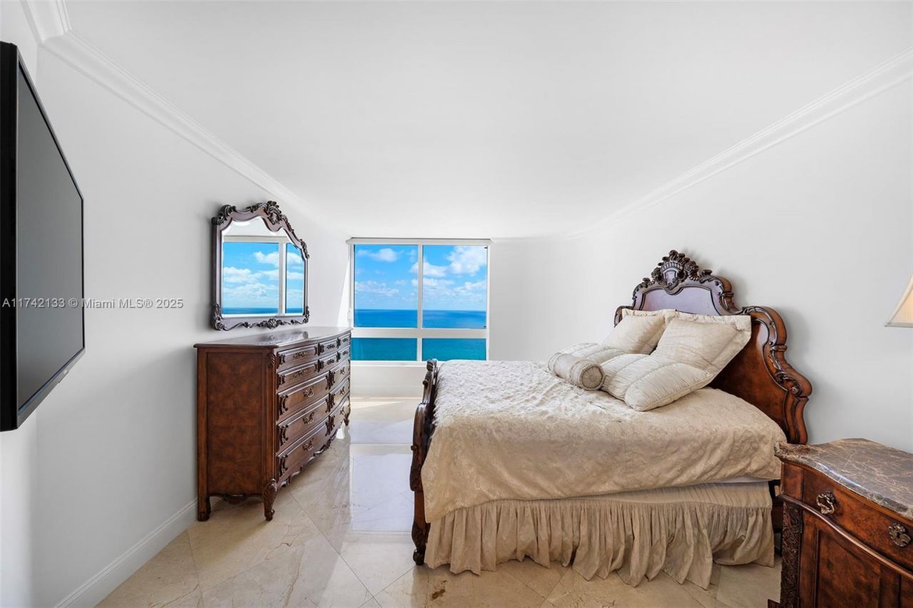 6365 Collins Ave, Unit 3801, Miami Beach, FL 33141 Photo