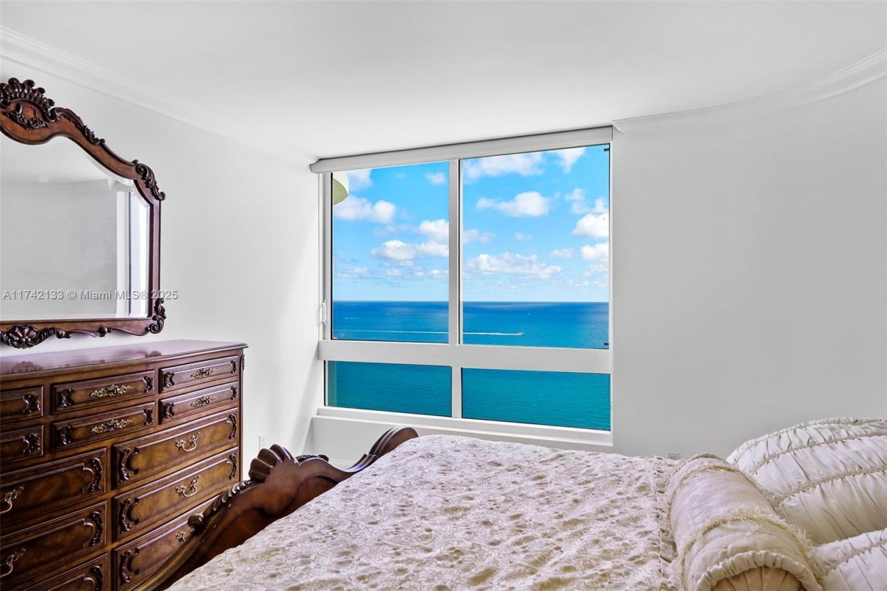 6365 Collins Ave, Unit 3801, Miami Beach, FL 33141 Photo