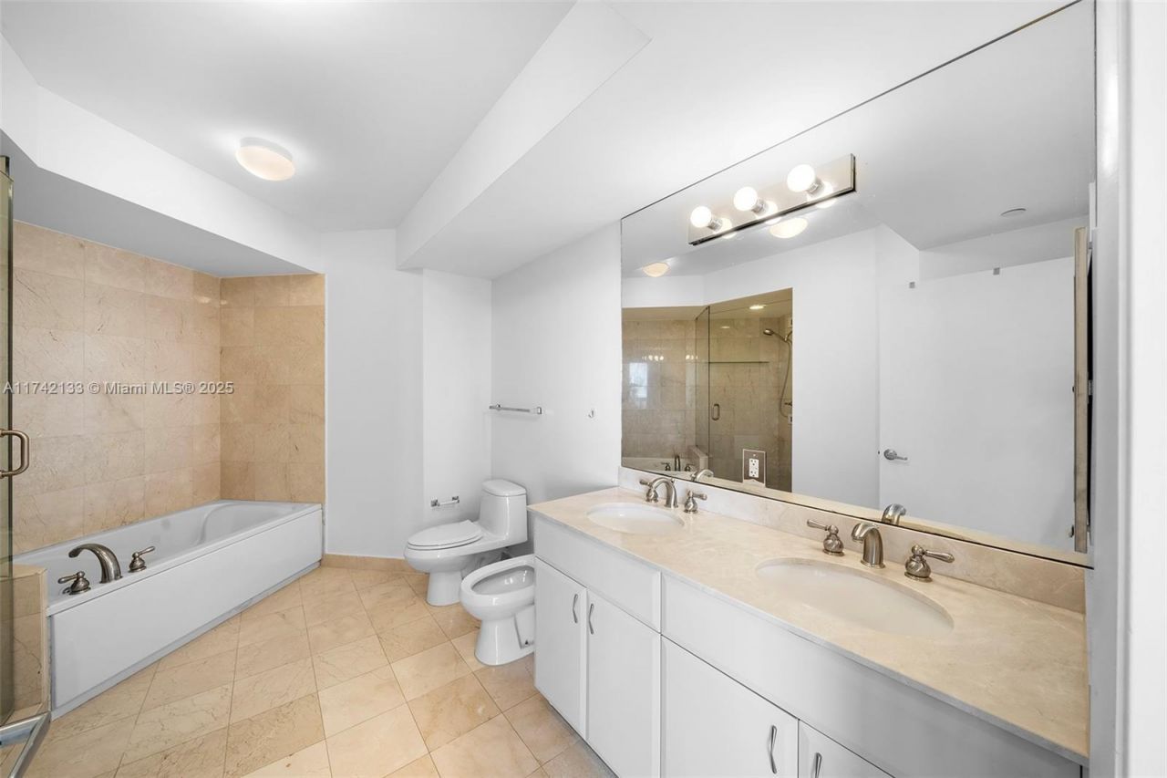 6365 Collins Ave, Unit 3801, Miami Beach, FL 33141 Photo