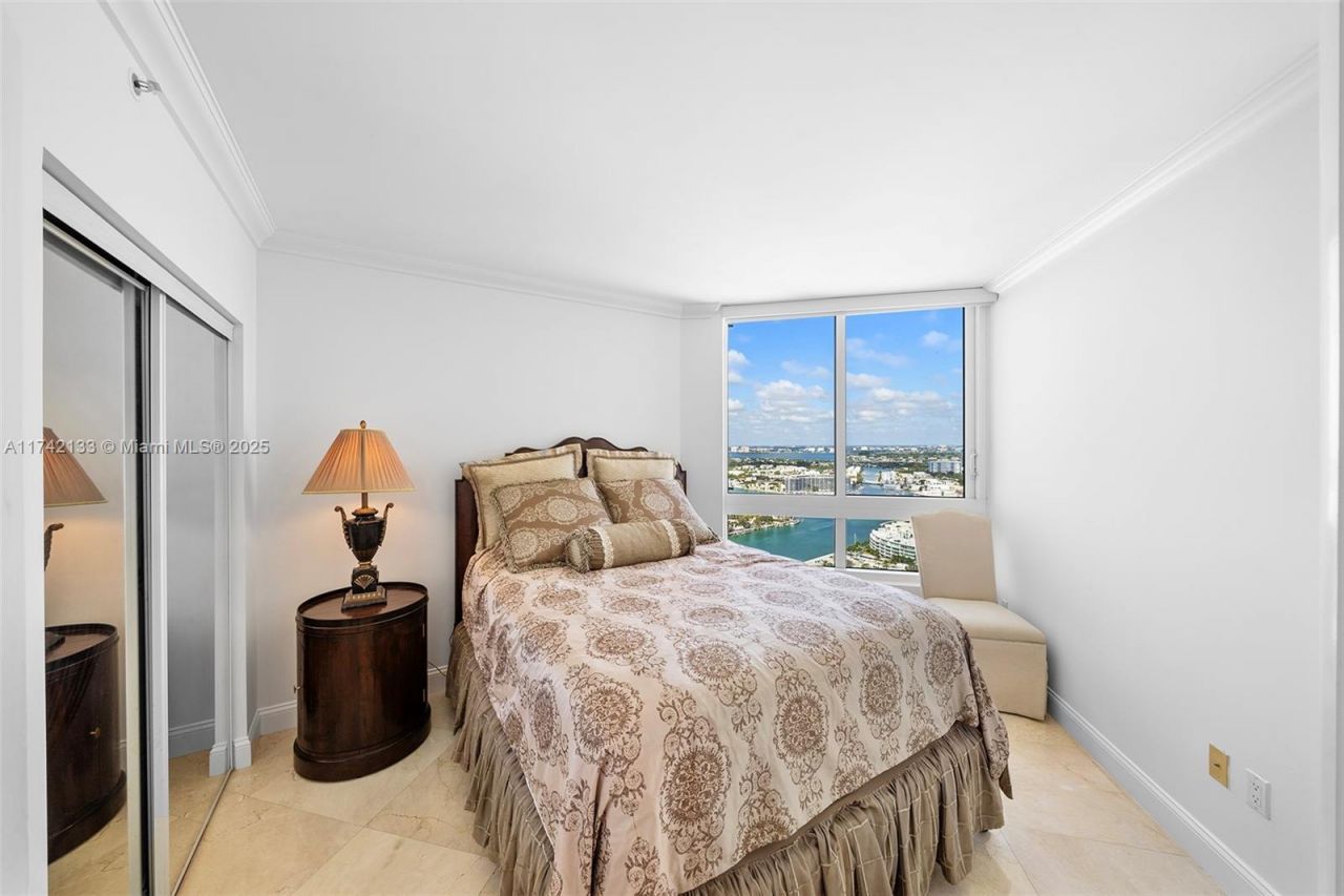 6365 Collins Ave, Unit 3801, Miami Beach, FL 33141 Photo