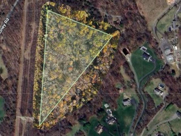 Maloney Rd, Poughkeepsie, NY 12603