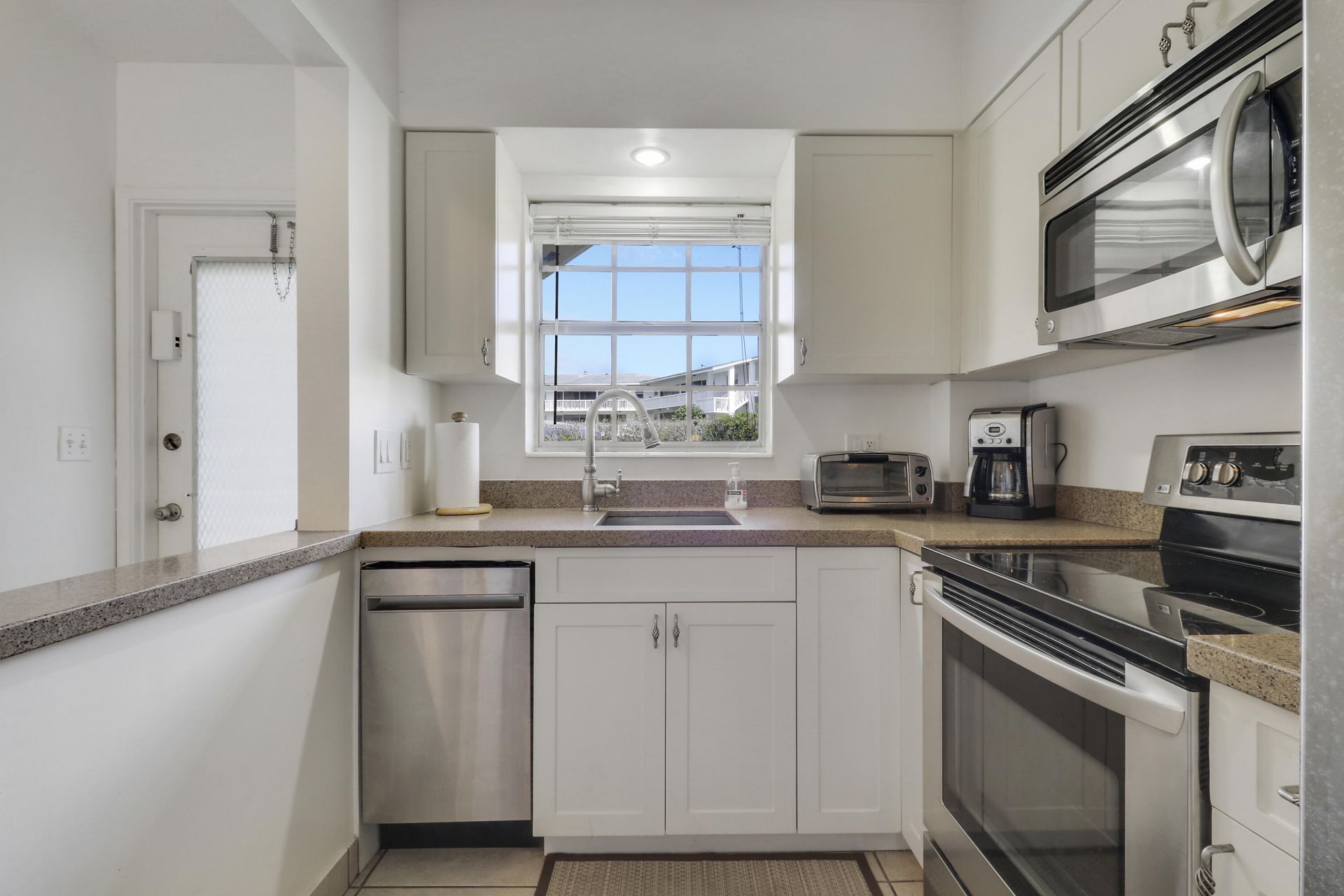 298 SE 6th Avenue, Unit 6, Pompano Beach, FL 33060 Photo