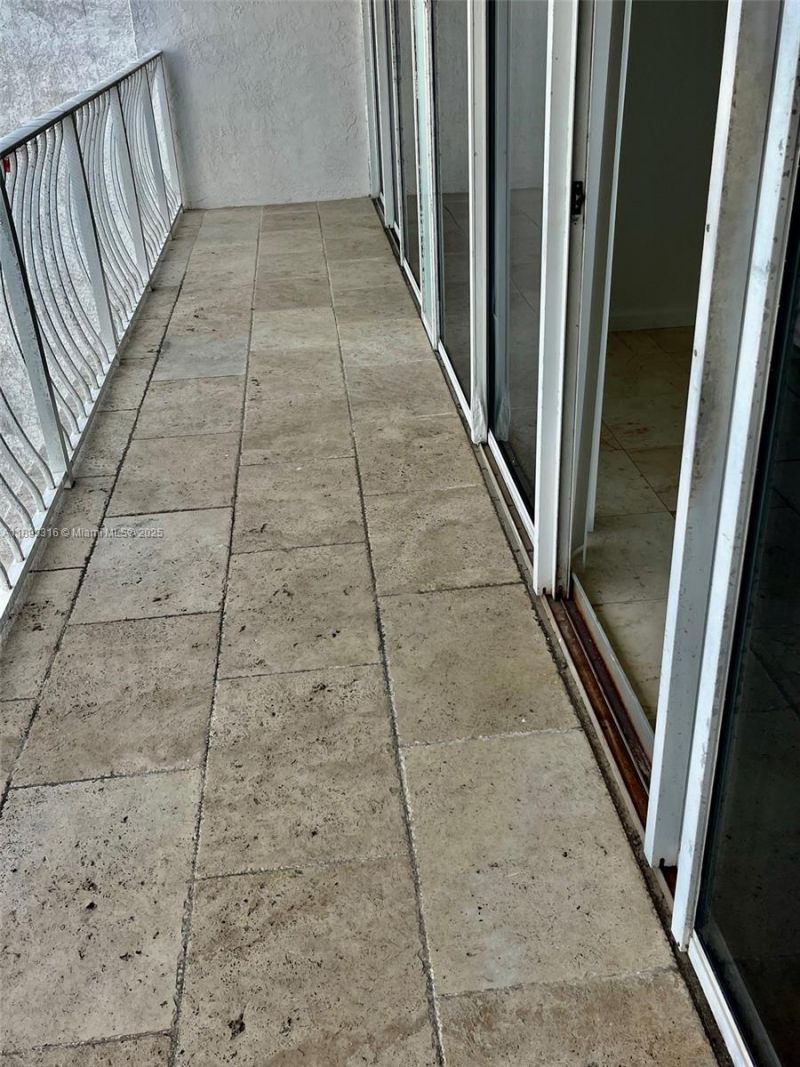 7601 E Treasure Dr, Unit 2308, North Bay Village, FL 33141 Photo