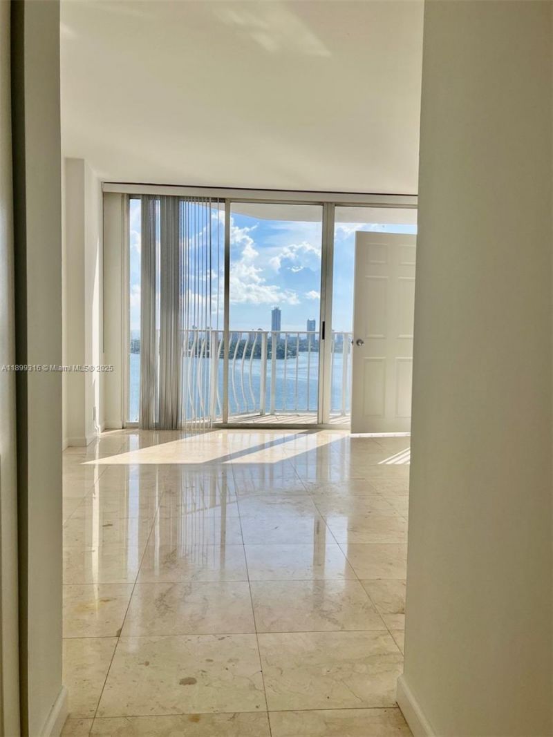 7601 E Treasure Dr, Unit 2308, North Bay Village, FL 33141 Photo